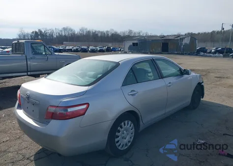 2007 Toyota Camry Le z USA, uszkodzony, nr VIN 4T1BE46K27U037303